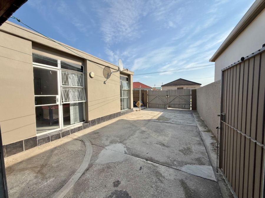 4 Bedroom Property for Sale in Sydenham Eastern Cape